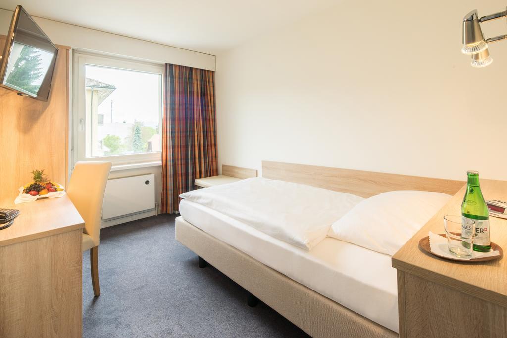 Hotel Martinshof Zuchwil Esterno foto